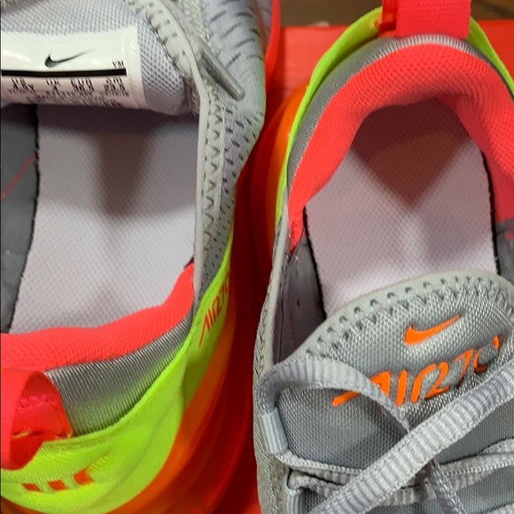 NIKE AIR MAX 270 GS 'WOLF GREY HOT PUNCH' - Picture 11 of 16